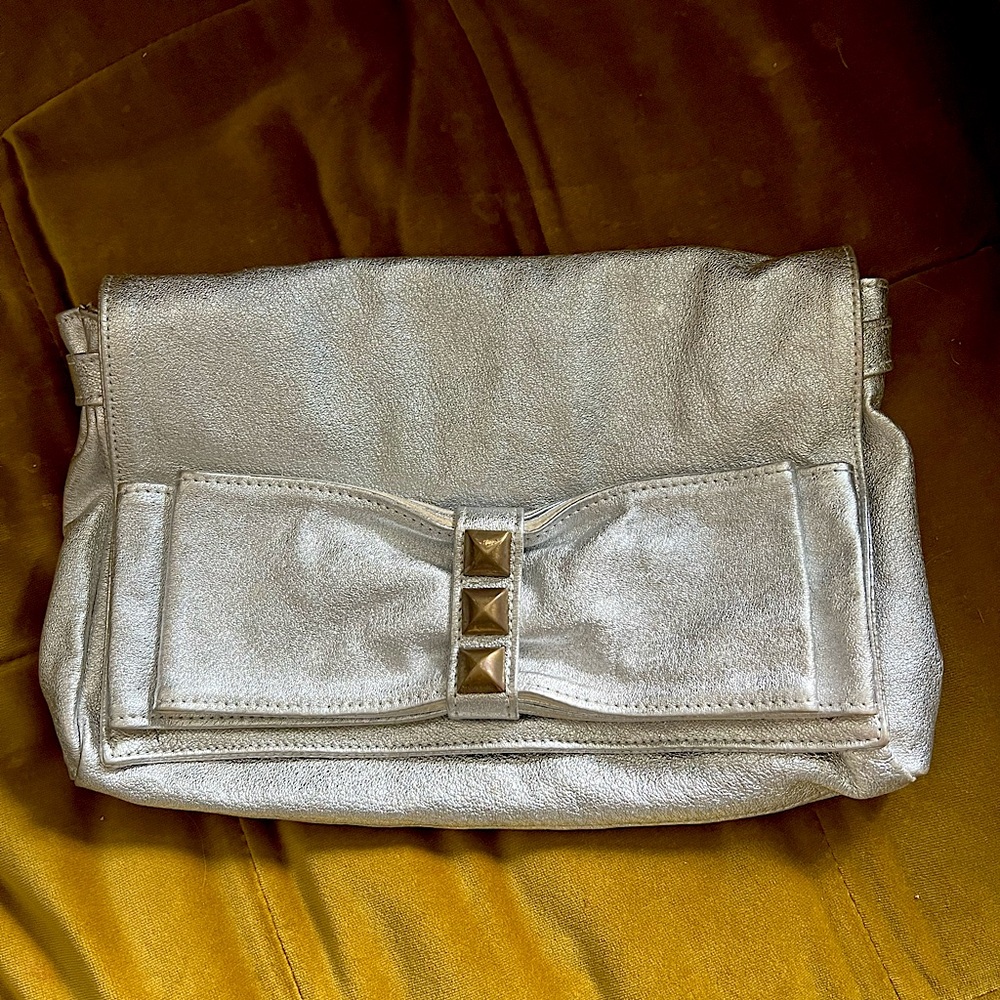 TYLIE Malibu Clutch, Silver metallic leather